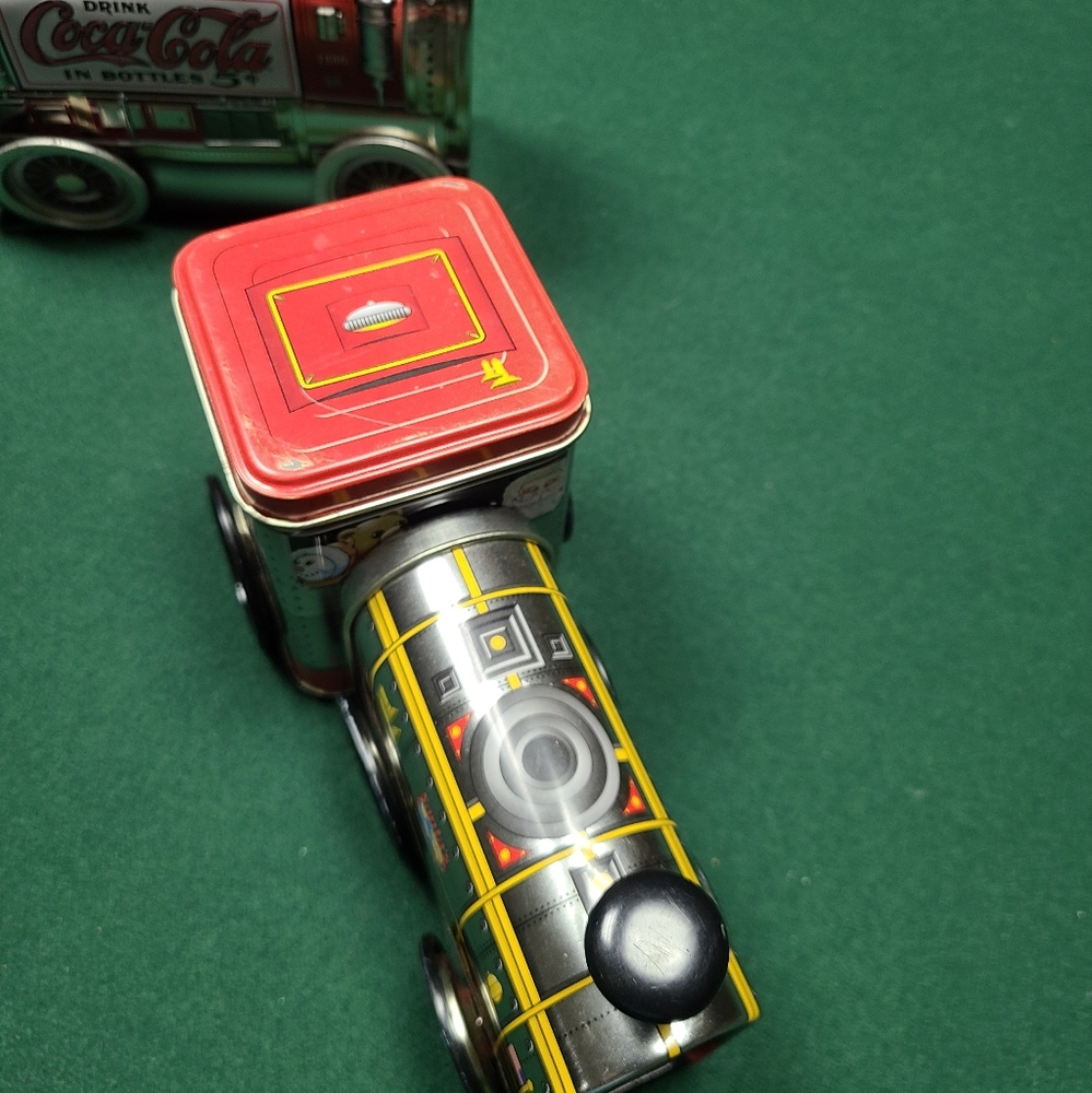 Tin box toy train. EUC. Empty. Two compartments. - Picture 5 of 11